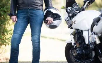 Quel jean moto choisir pour une motarde