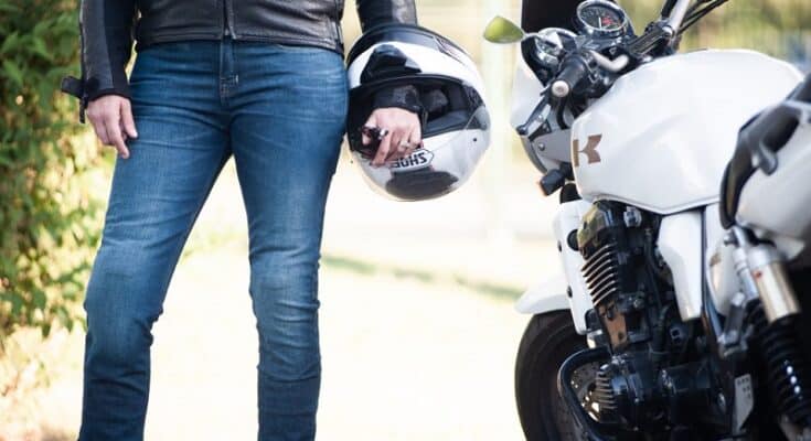 Quel jean moto choisir pour une motarde