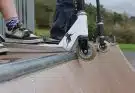 faire des figures en trottinette freestyle