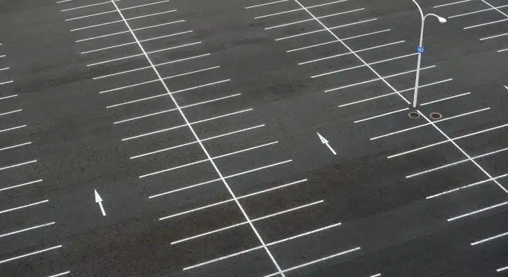 La largeur des places de parking : un enjeu de sécurité pour les automobilistes